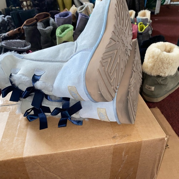 Size 10 Light Blue Uggs With Bows - Picture 8 of 10